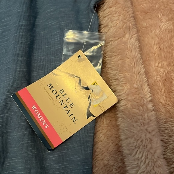 Blue Mountain Sleeveless Lace Top Tank Blue - Picture 2 of 7